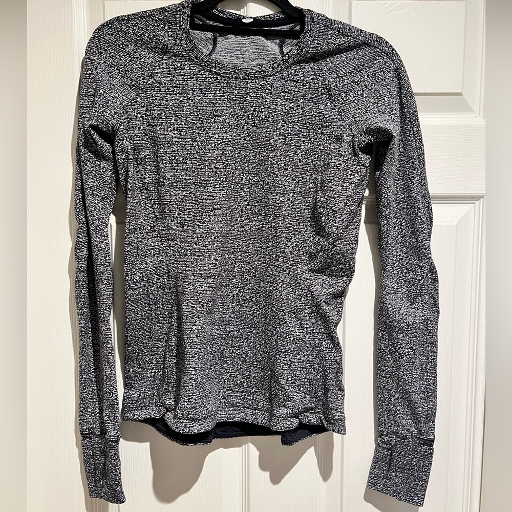 Lululemon It’s Rulu Ribbed Long Sleeve shirt. Size 6